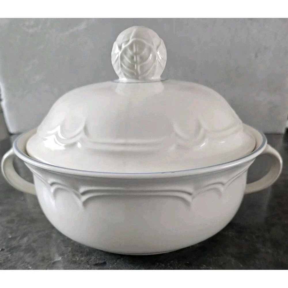 Vintage Cordella Stoneware Covered Casserole Dish Japan Floral Blue Trim 2 Qt